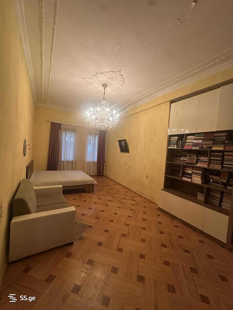 liakhvi st. 49 - 4 rooms