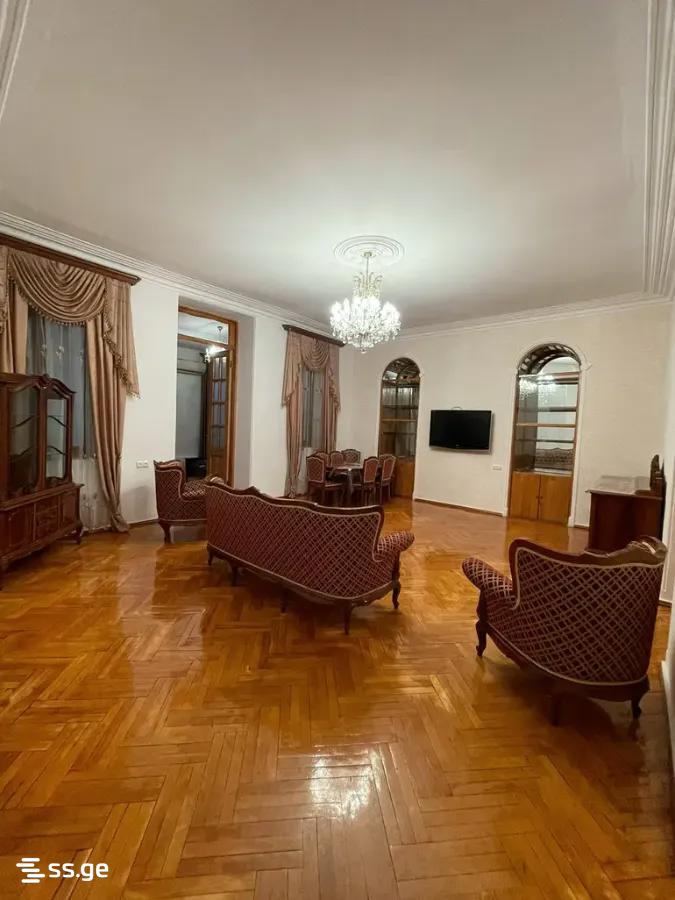 freedom square - 5 rooms
