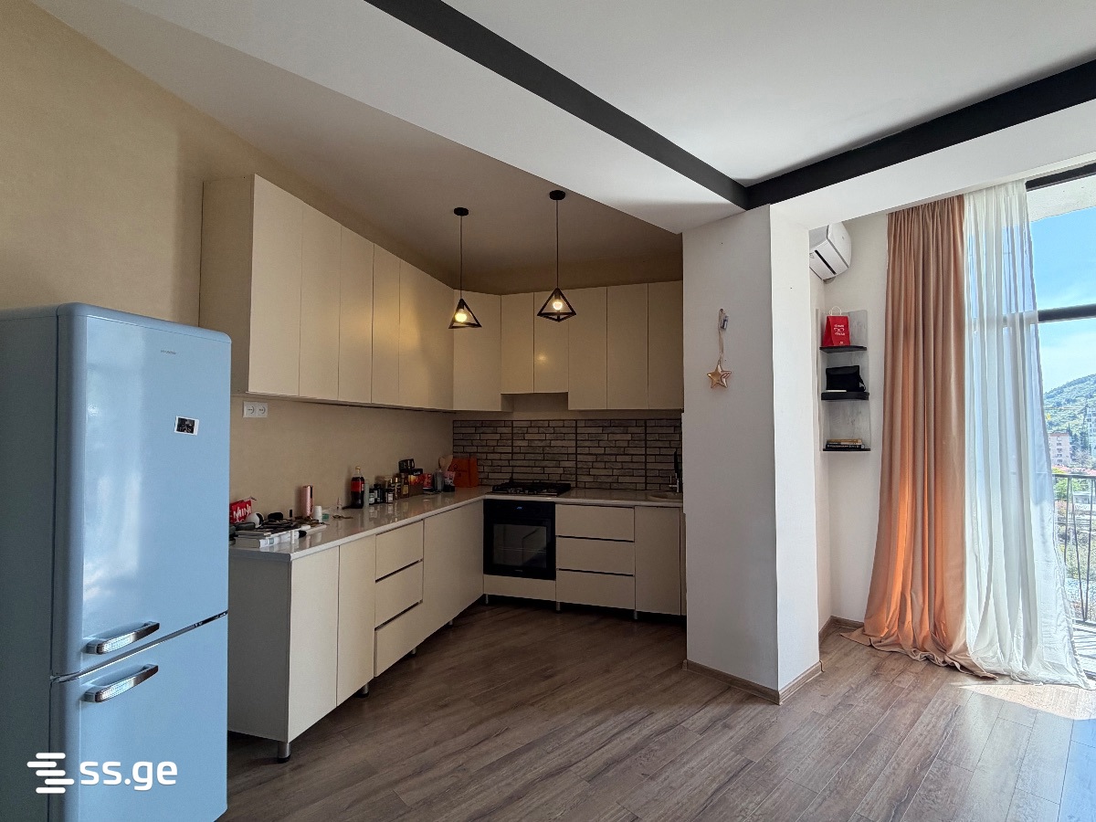 n. zhvania st. 10 - 3 rooms