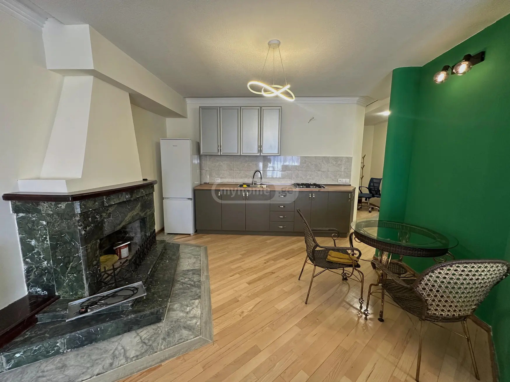 Квартира Shartava Square 19