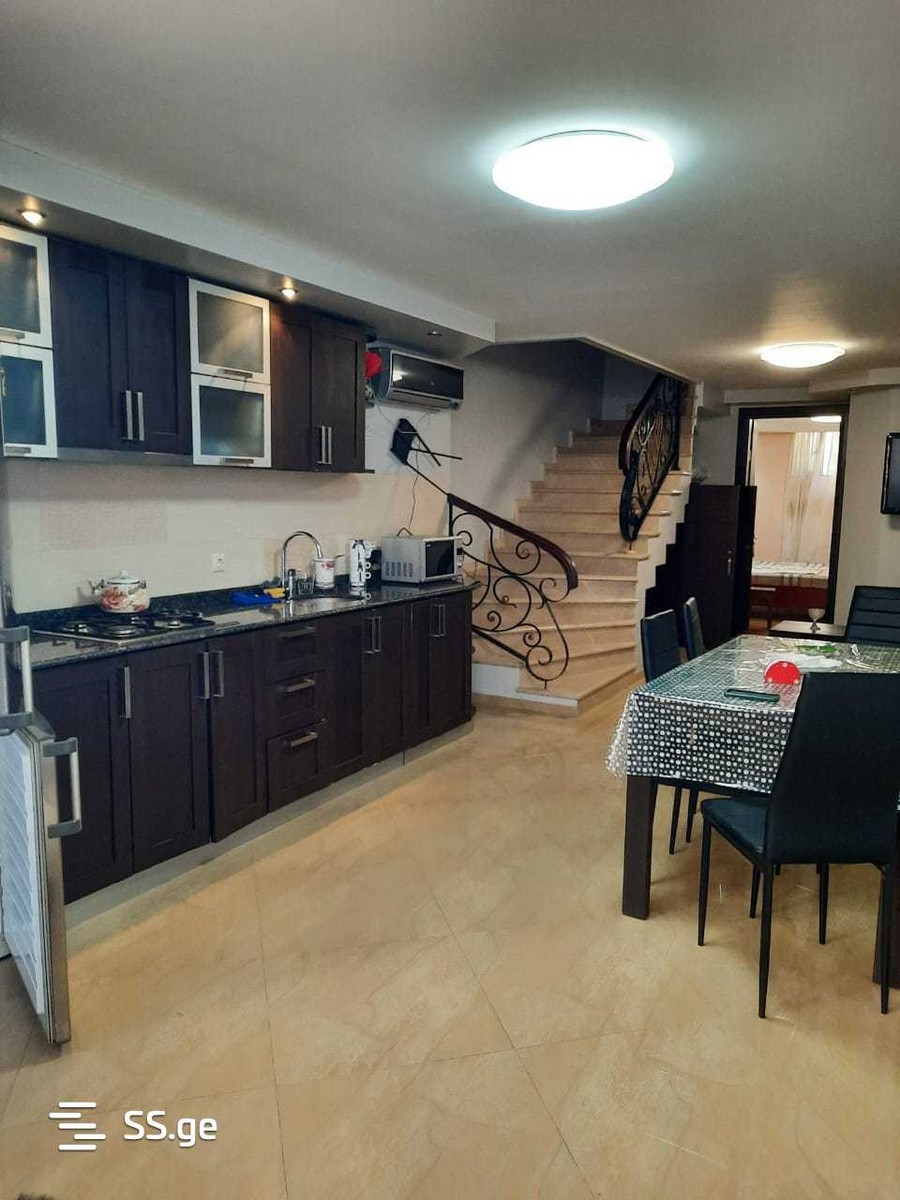Sh. Rustaveli Ave. 37 - 4 rooms