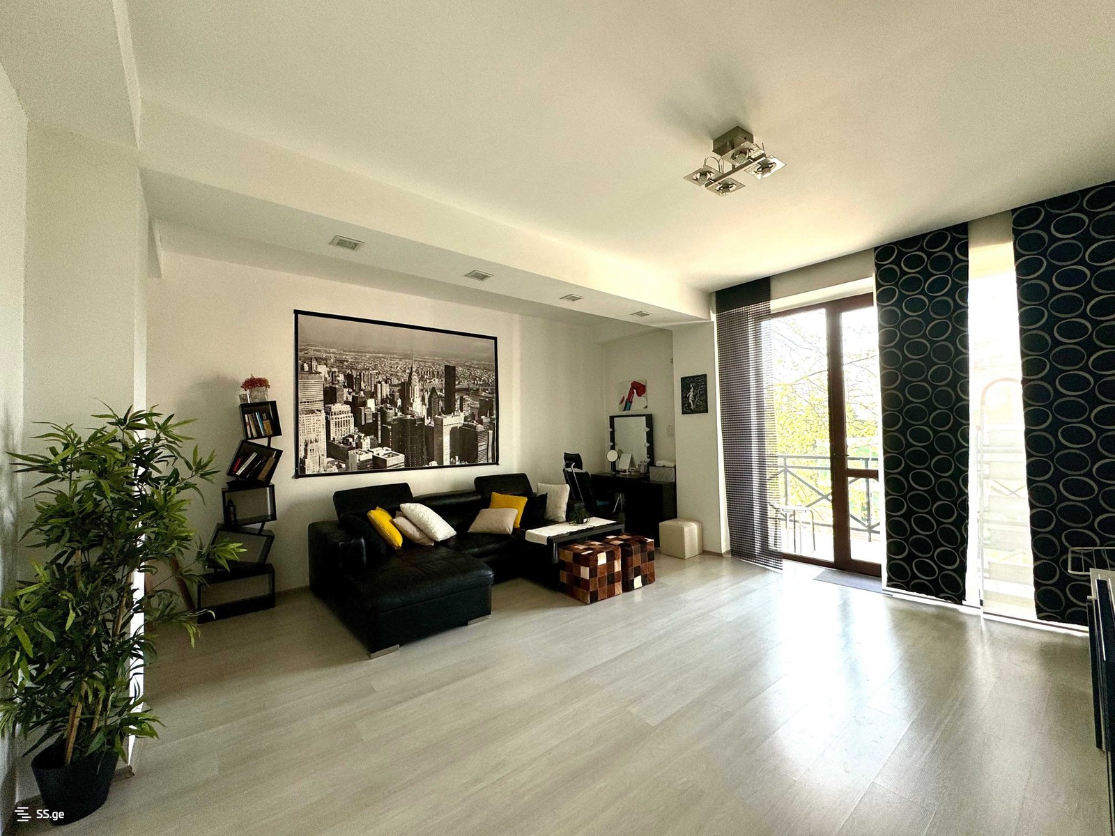 Ts. Dadiani st. (nadzaladevi) 160 - 3 rooms