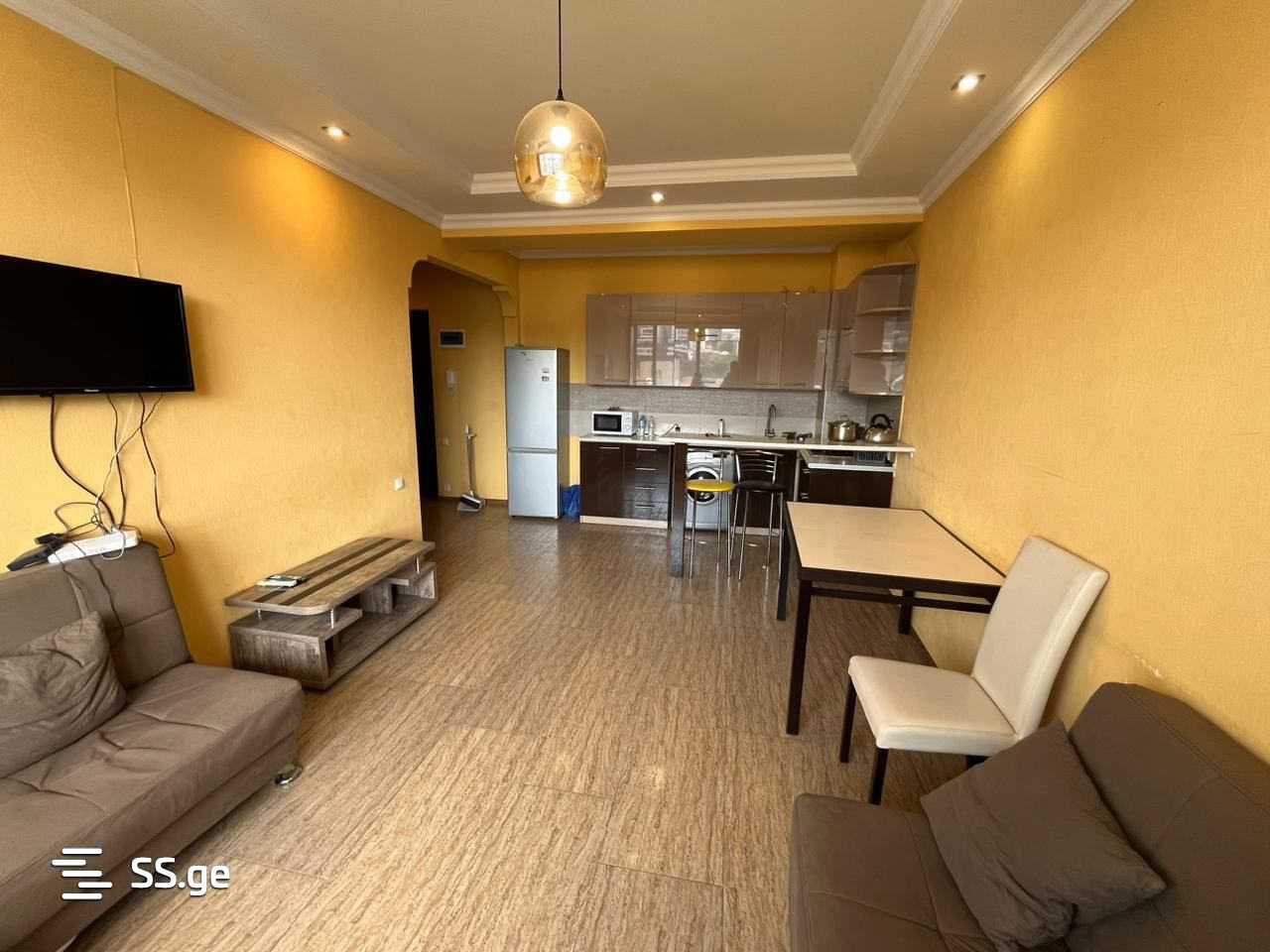 Kosmonavtebi coast - 3 rooms