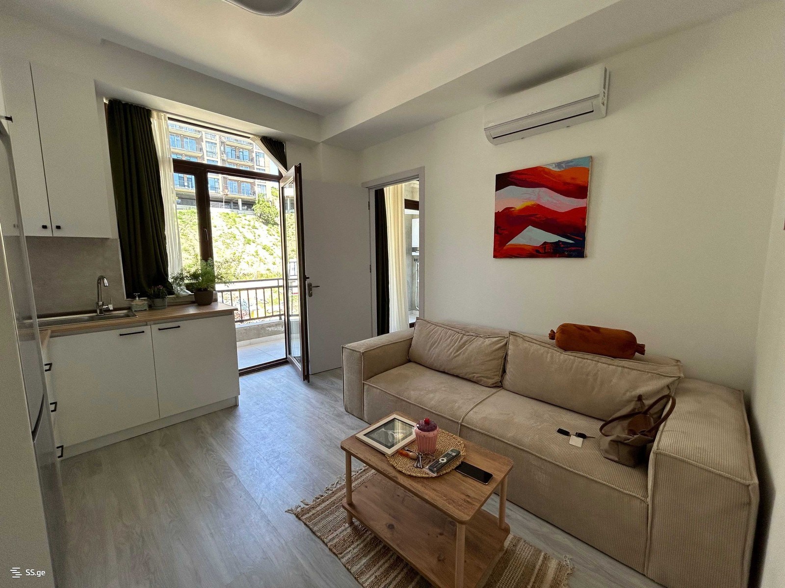 E. Amashukeli st. / - 2 rooms