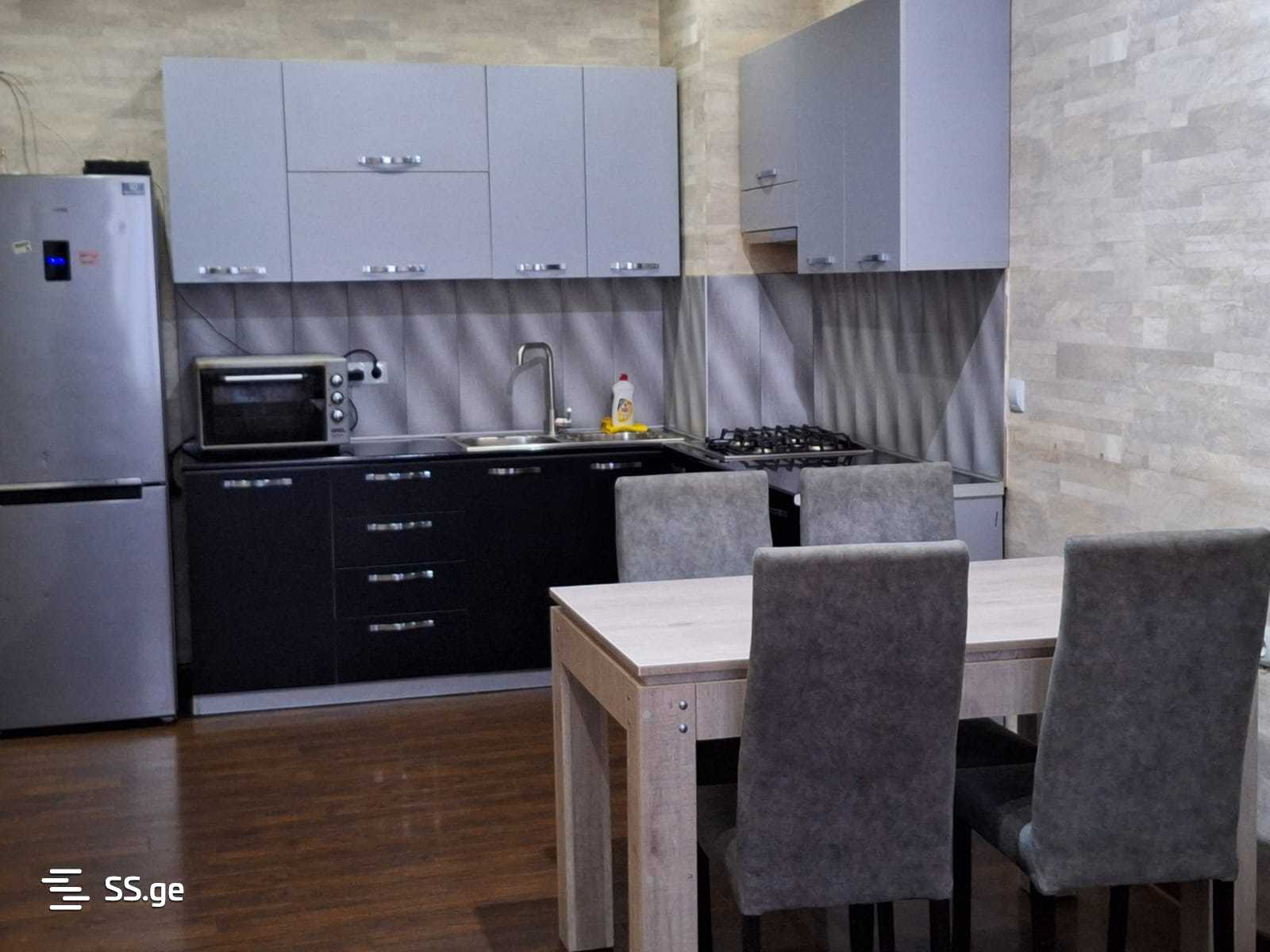 Kosmonavtebi coast - 3 rooms