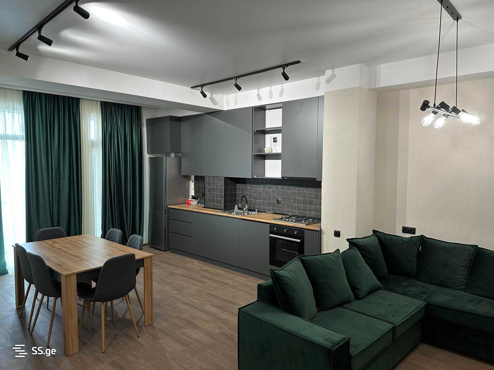 Kosmonavtebi coast 91 - 3 rooms