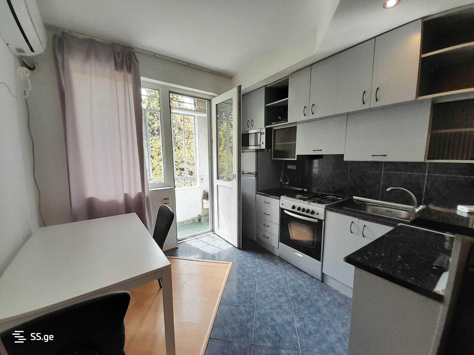 iona vakeli st. 166 - 2 rooms