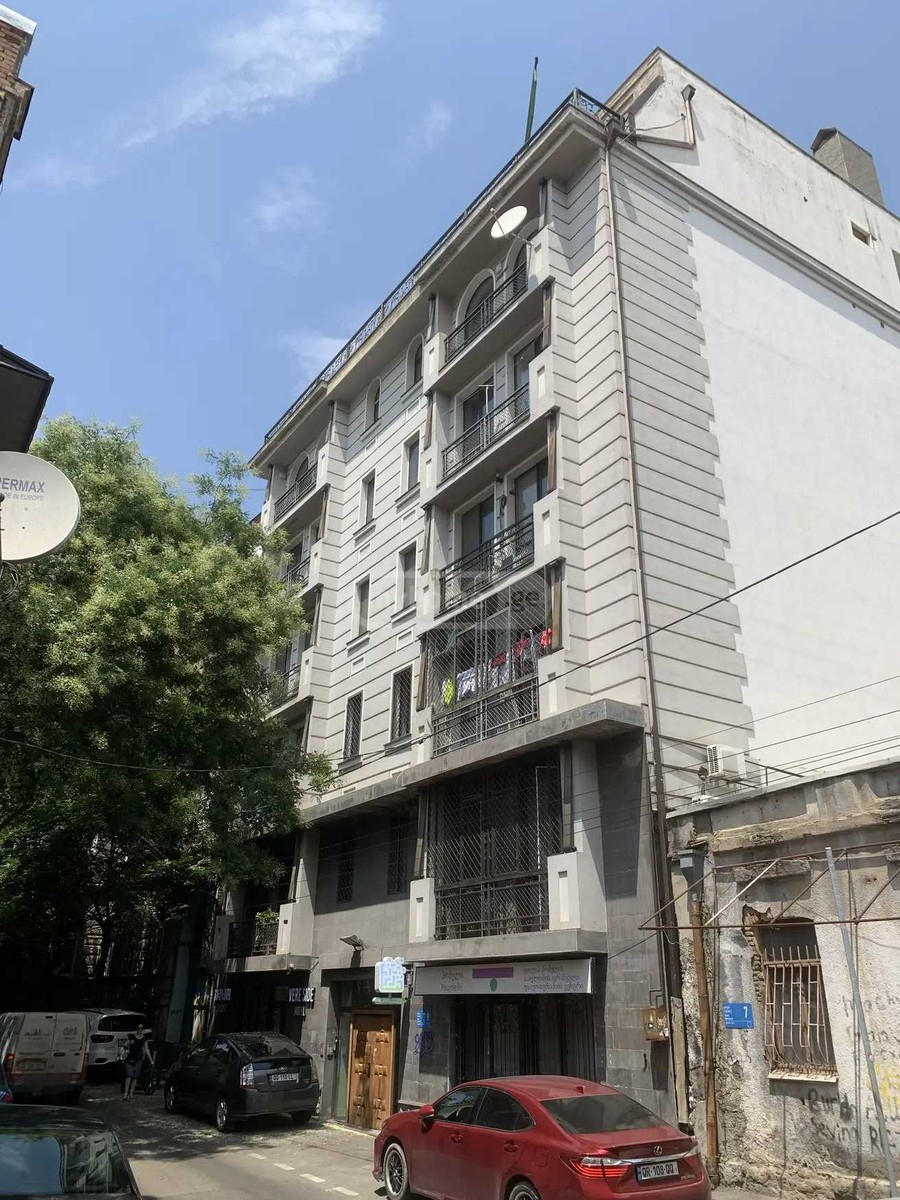 d. bakradze st. 9 - 4 rooms