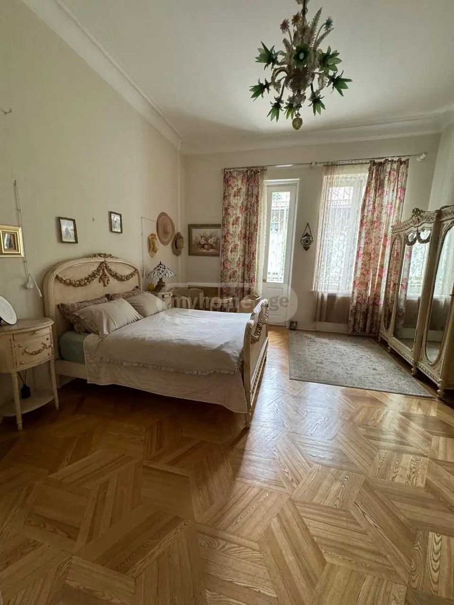 a.razmadze st. - 4 rooms