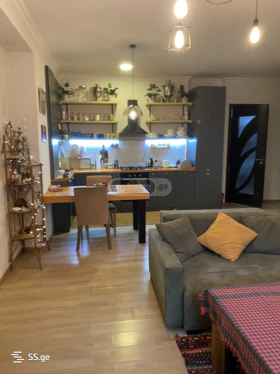 n. zhvania st. 10 - 3 rooms