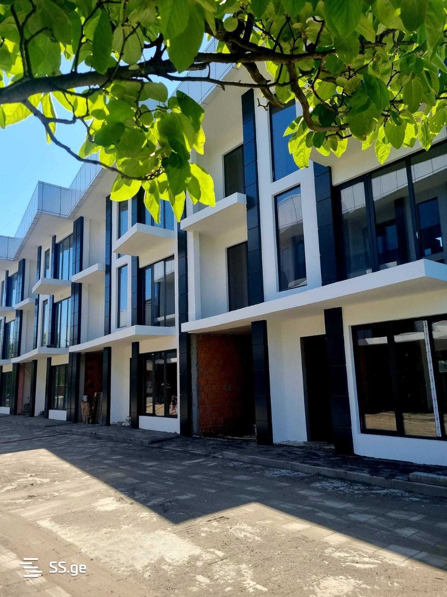 77 - 6 rooms