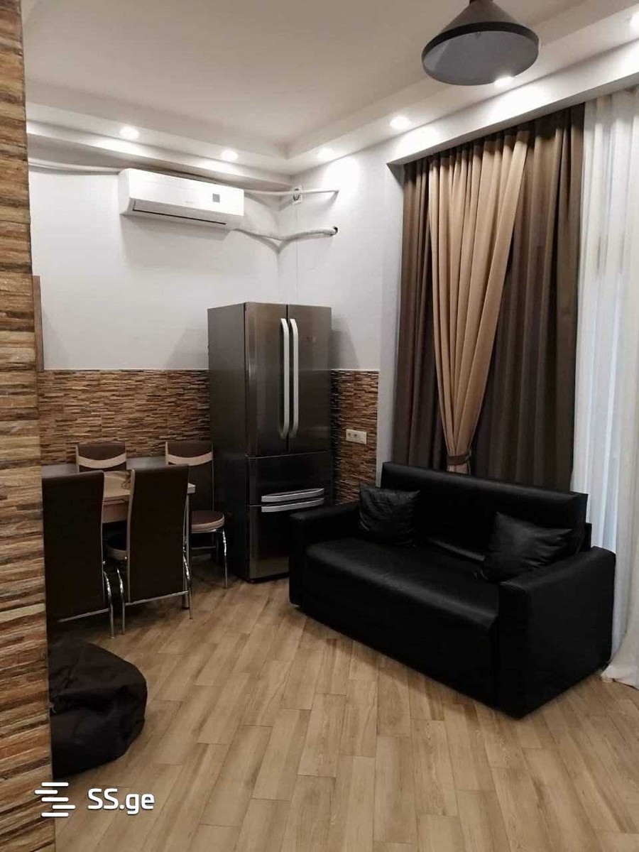 Kosmonavtebi coast . - 3 rooms