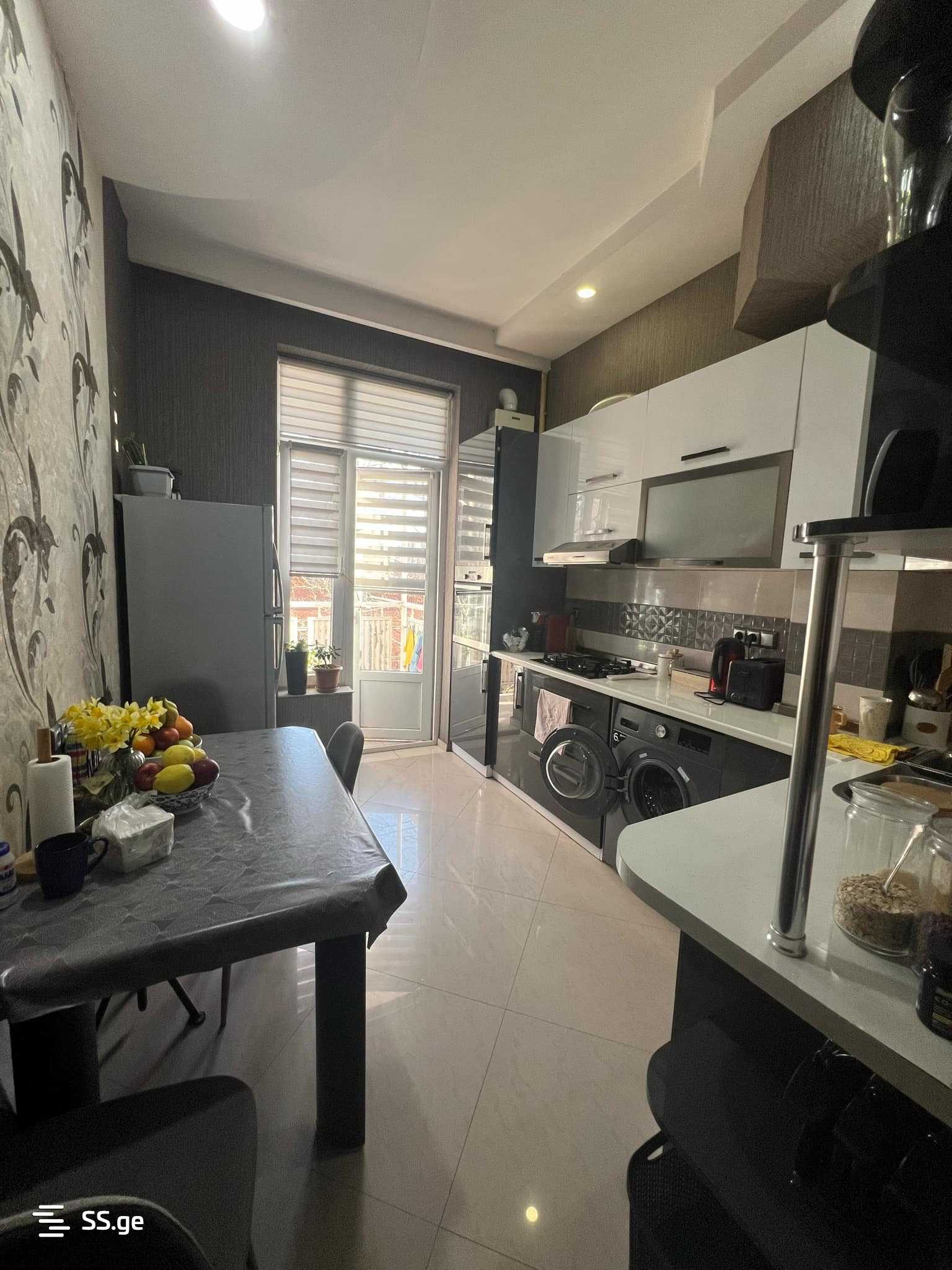 Квартира zestaponi st.