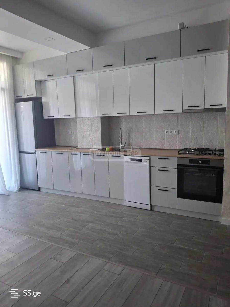 Kosmonavtebi coast - 4 rooms