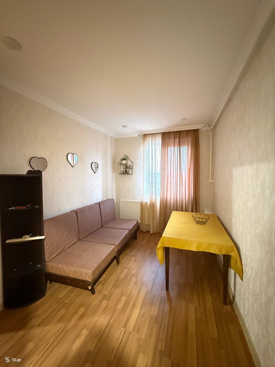 8 - 3 rooms