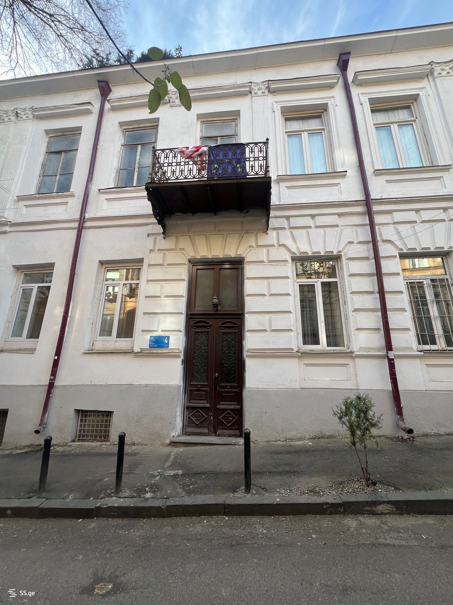 beridze st. 4 - 3 rooms