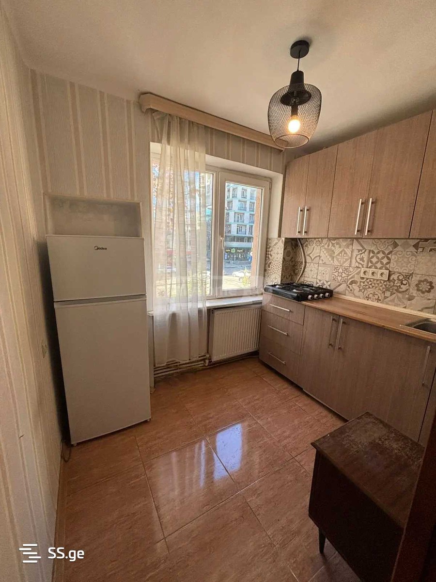 zurab zhvania square - 3 rooms