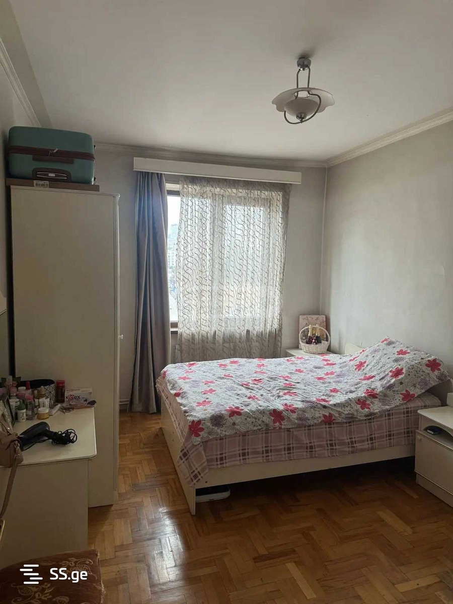 R. Chkhikvadze st. - 3 rooms
