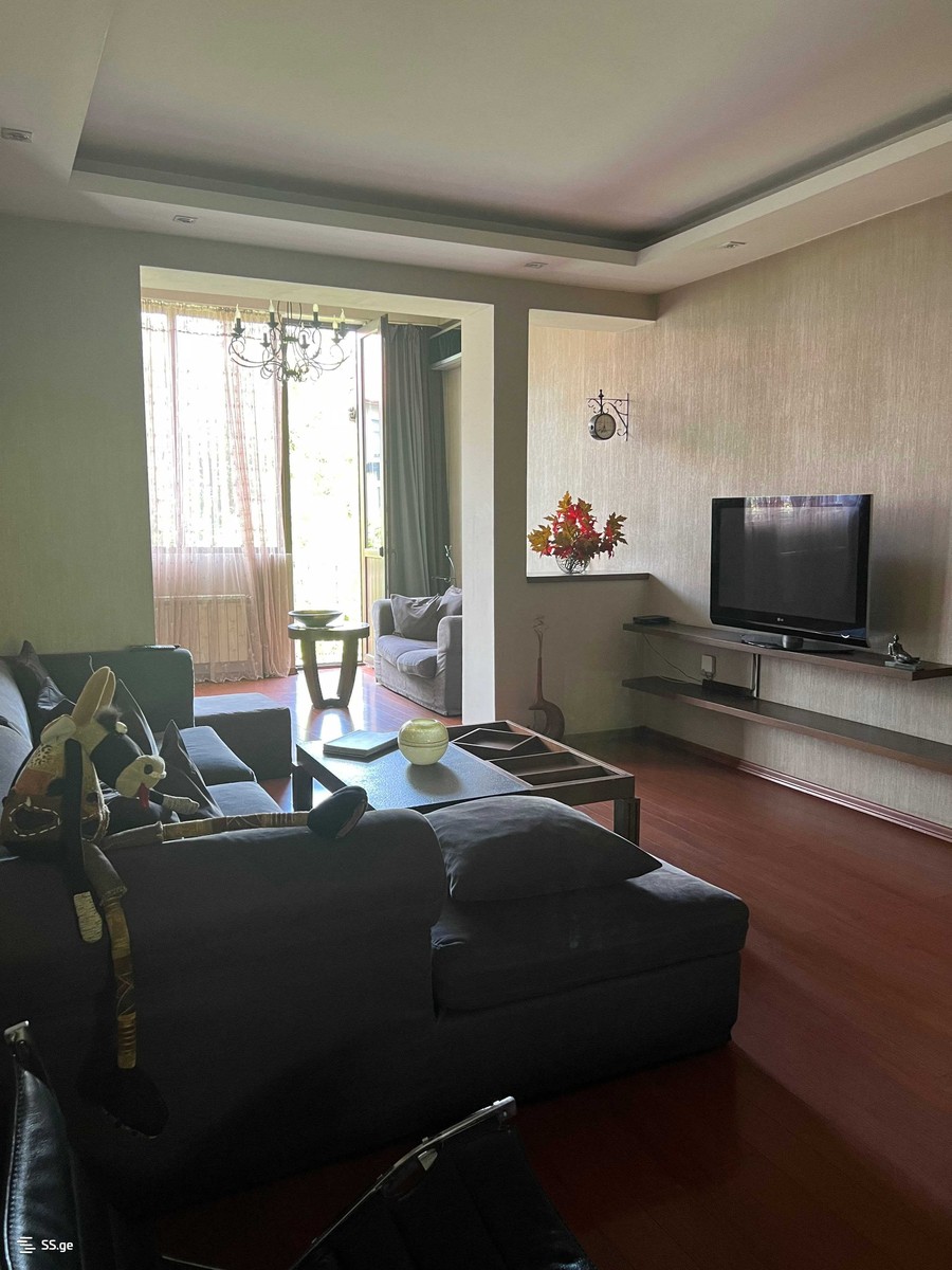 vaja pshavela I chikhi - 3 rooms