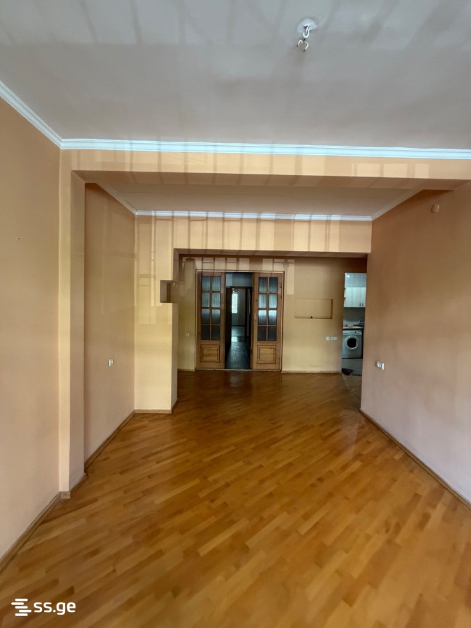 bakhtrioni st. 39 - 4 rooms