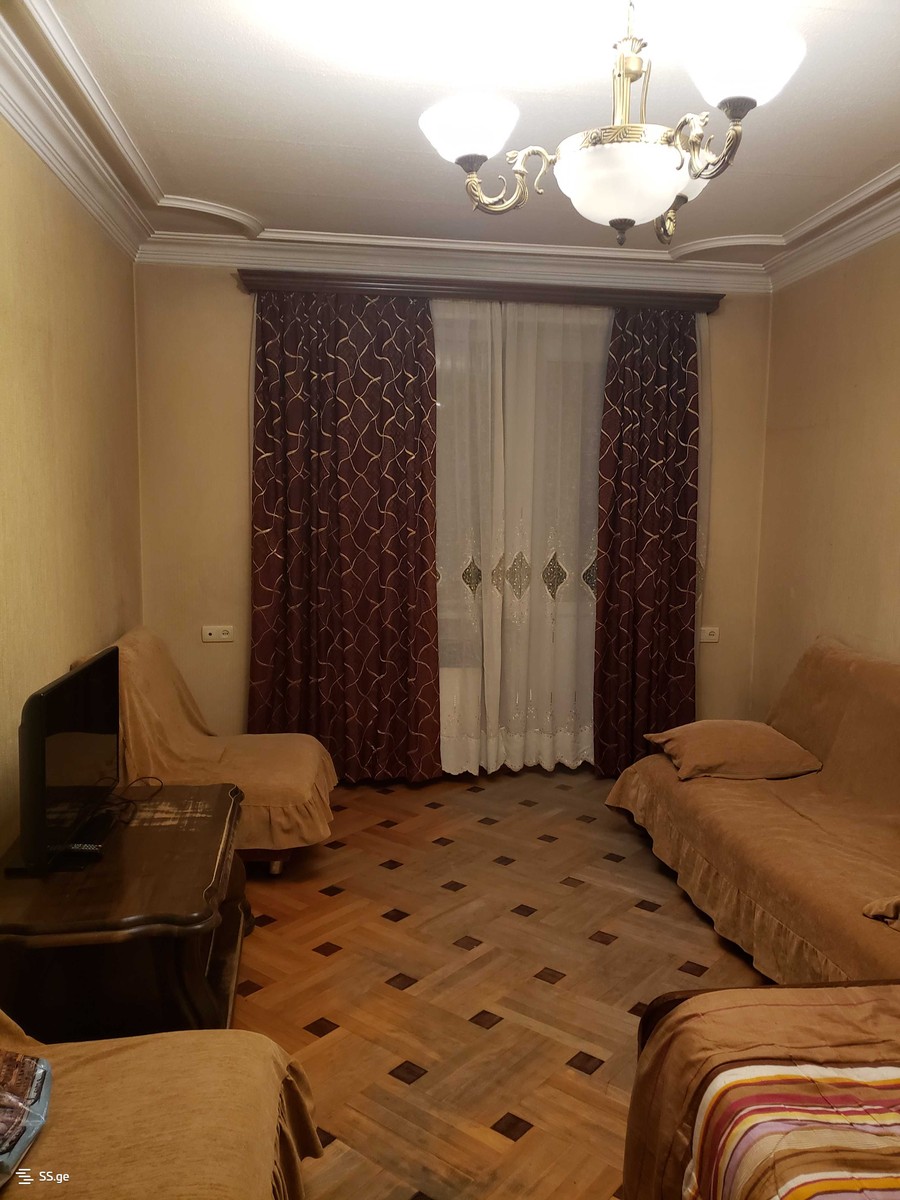 bakhtrioni st. 35 - 1 rooms