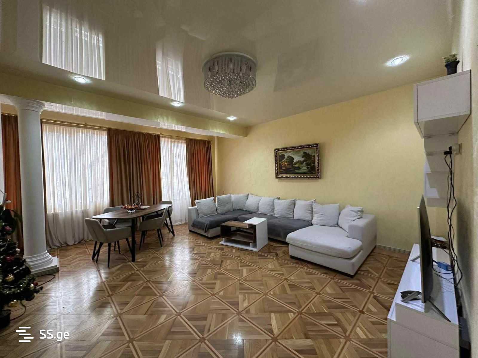 Квартира K. Kutateladze st.