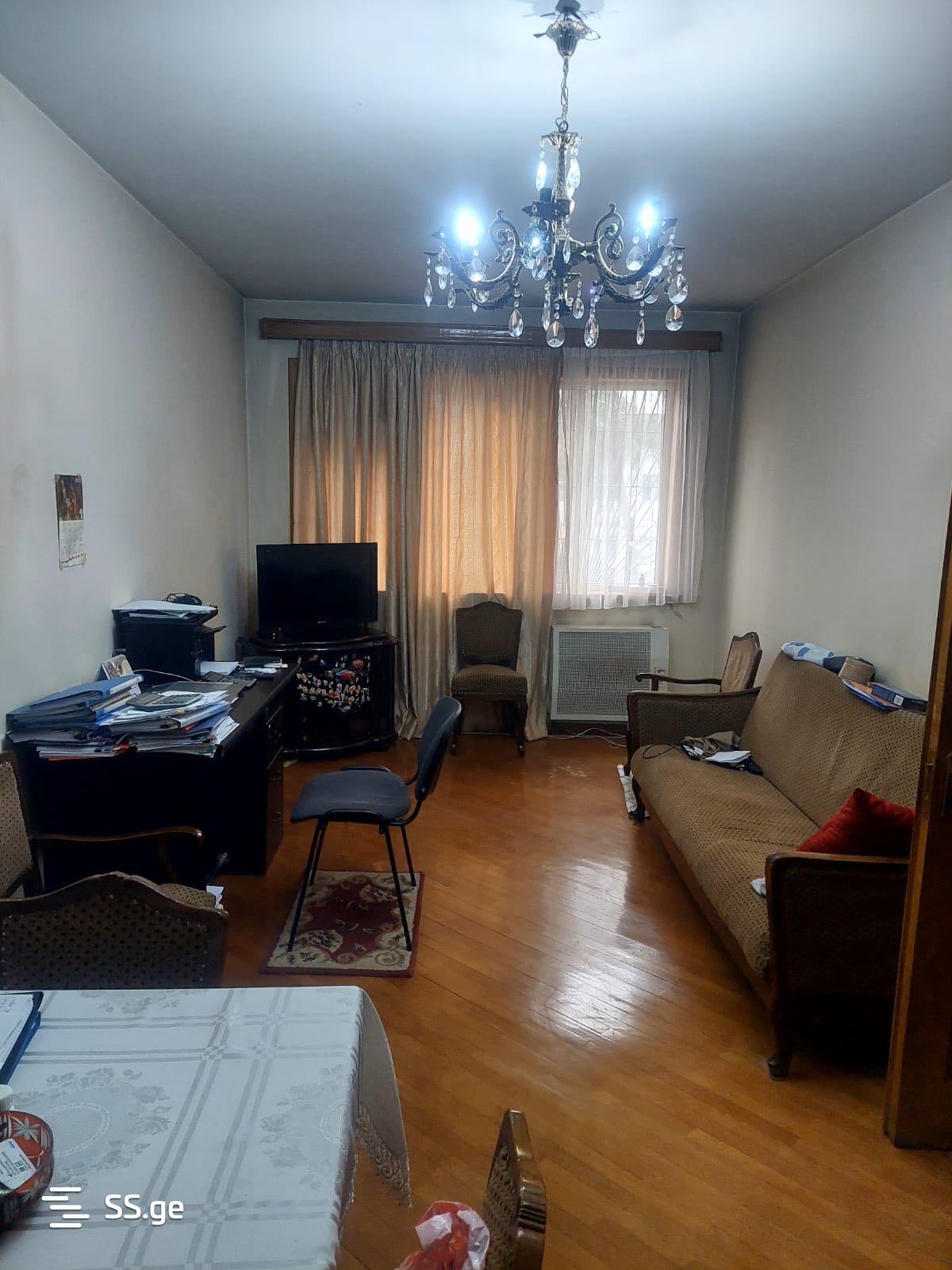 Beri Gabriel Salosi Ave. - 3 rooms