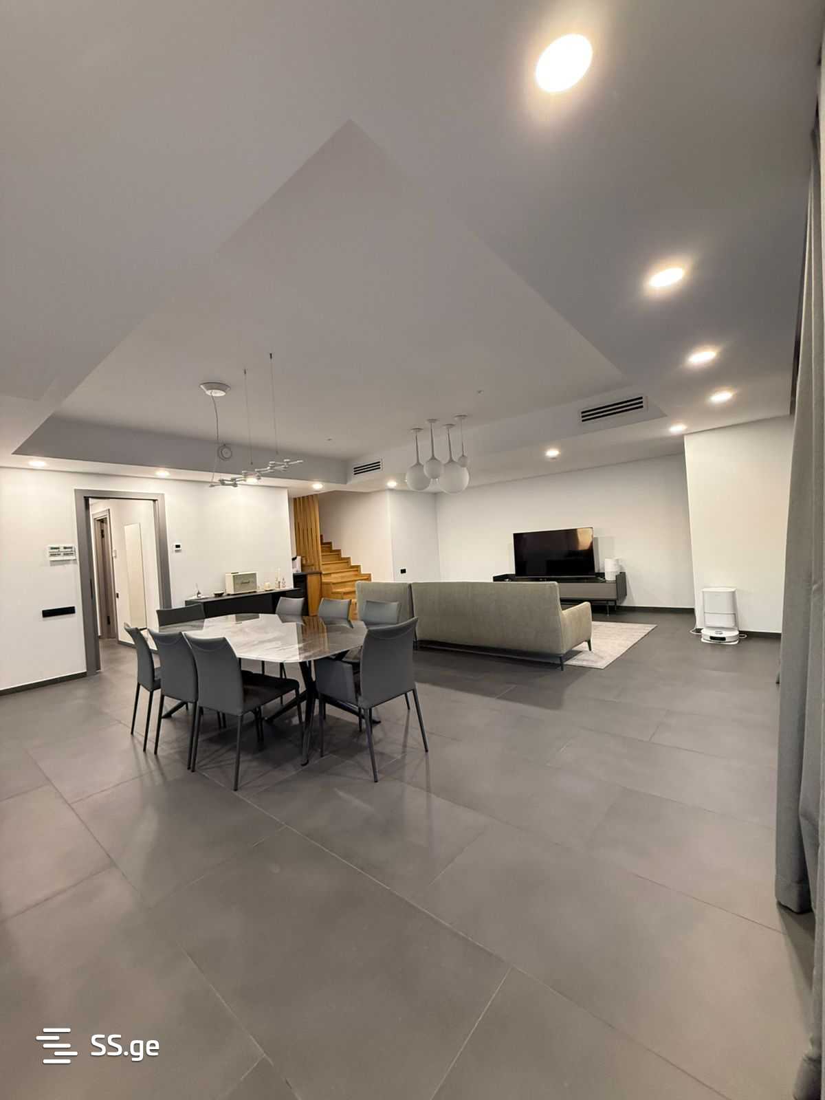 Sh. Rustaveli Ave. 8 - 4 rooms