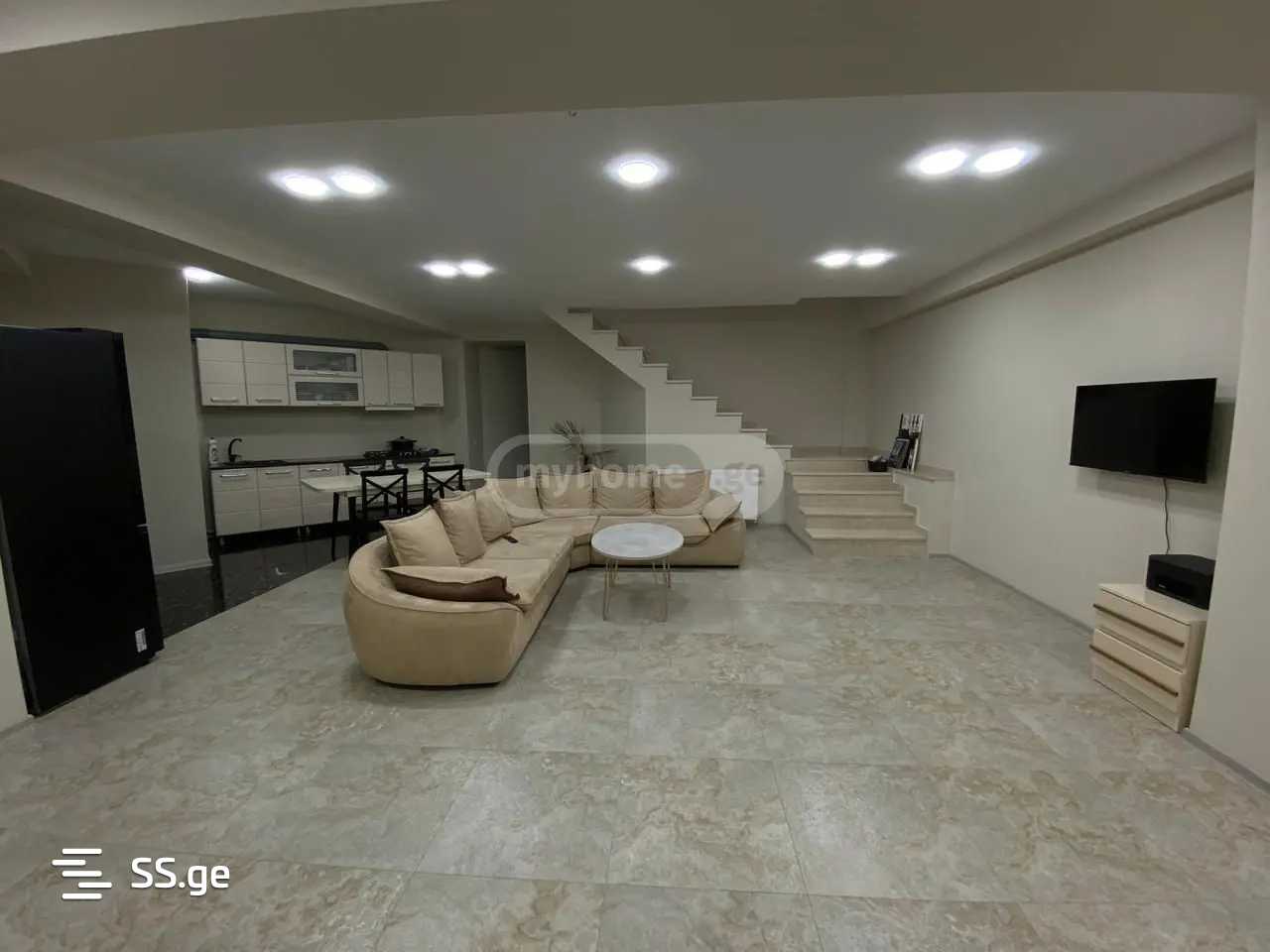 Kosmonavtebi coast - 3 rooms