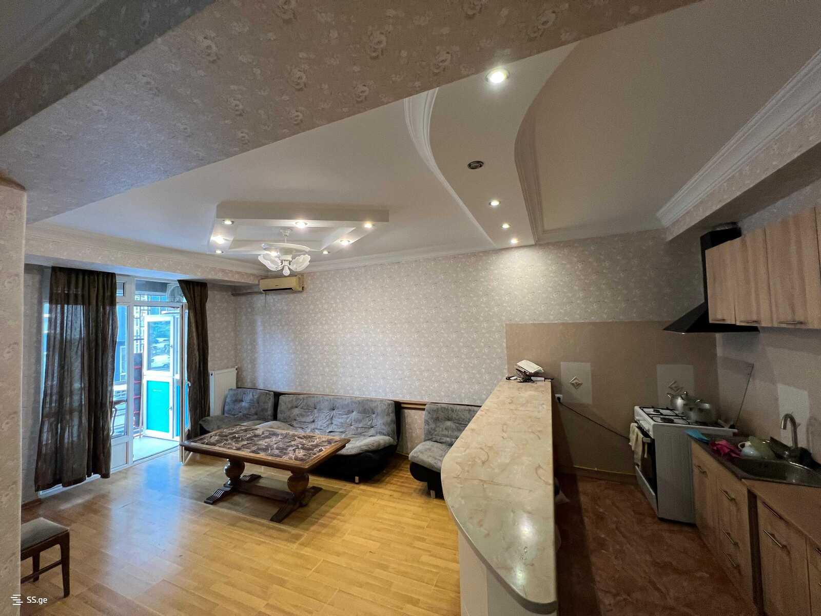 Kosmonavtebi coast 49 - 3 rooms