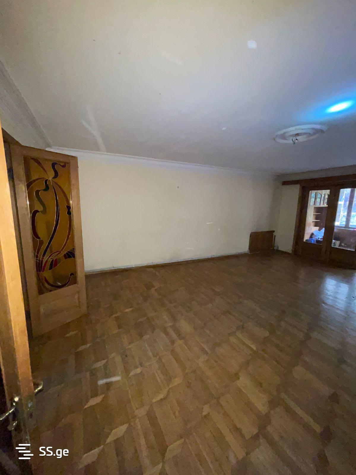 bakhtrioni st. 26 - 5 rooms