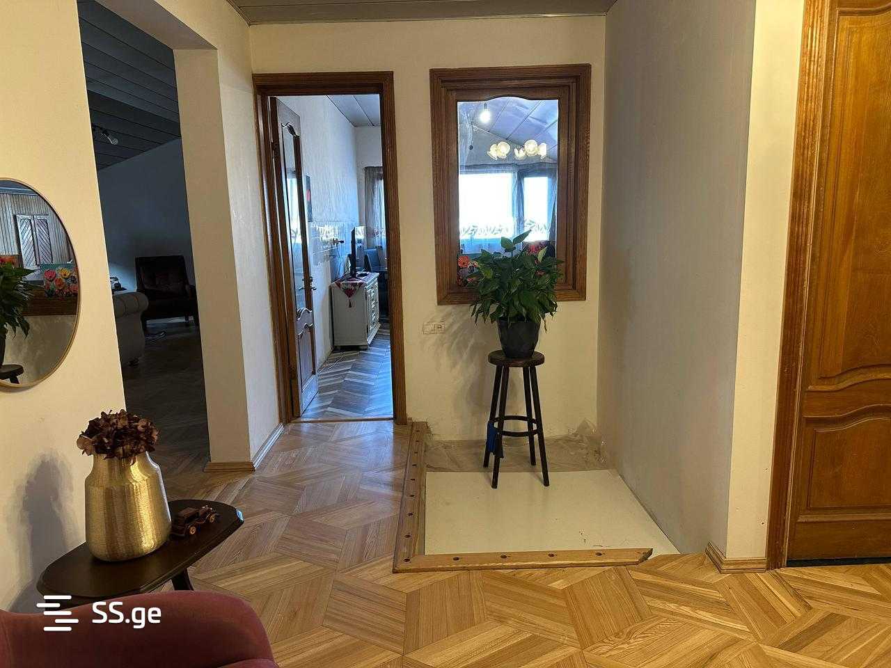 a.razmadze st. 55 - 4 rooms