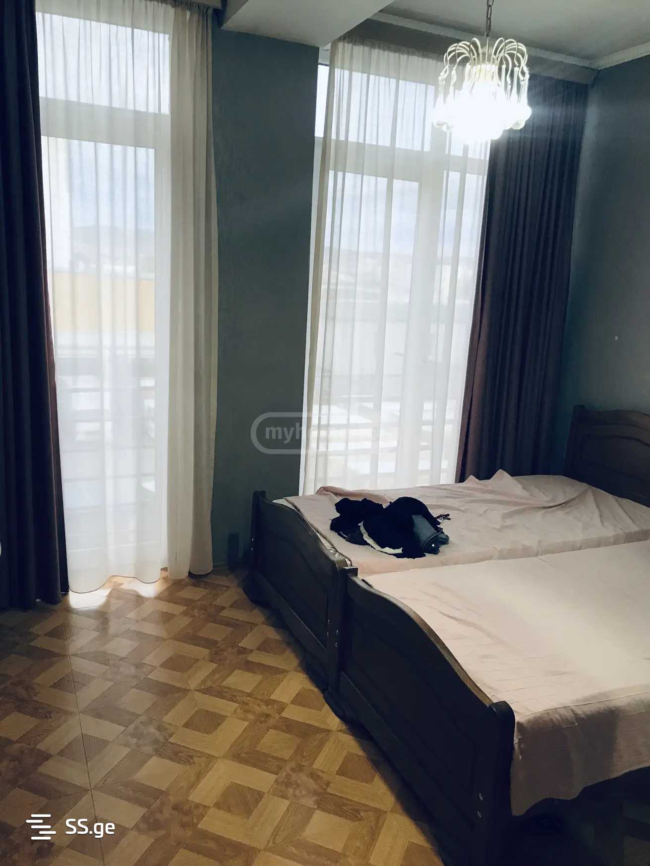 Melik-Surkhavi st. 8ა - 4 rooms