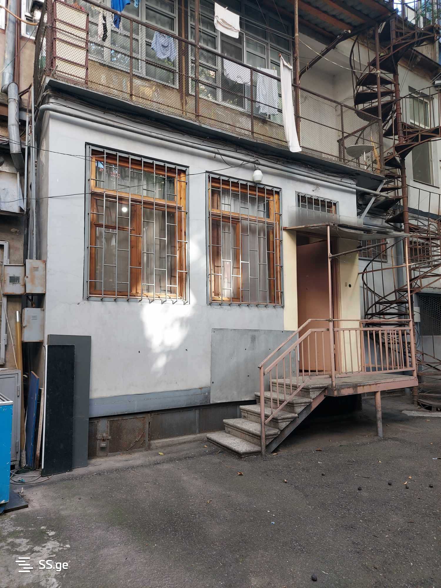 vashlovani st. 3 - 2 rooms