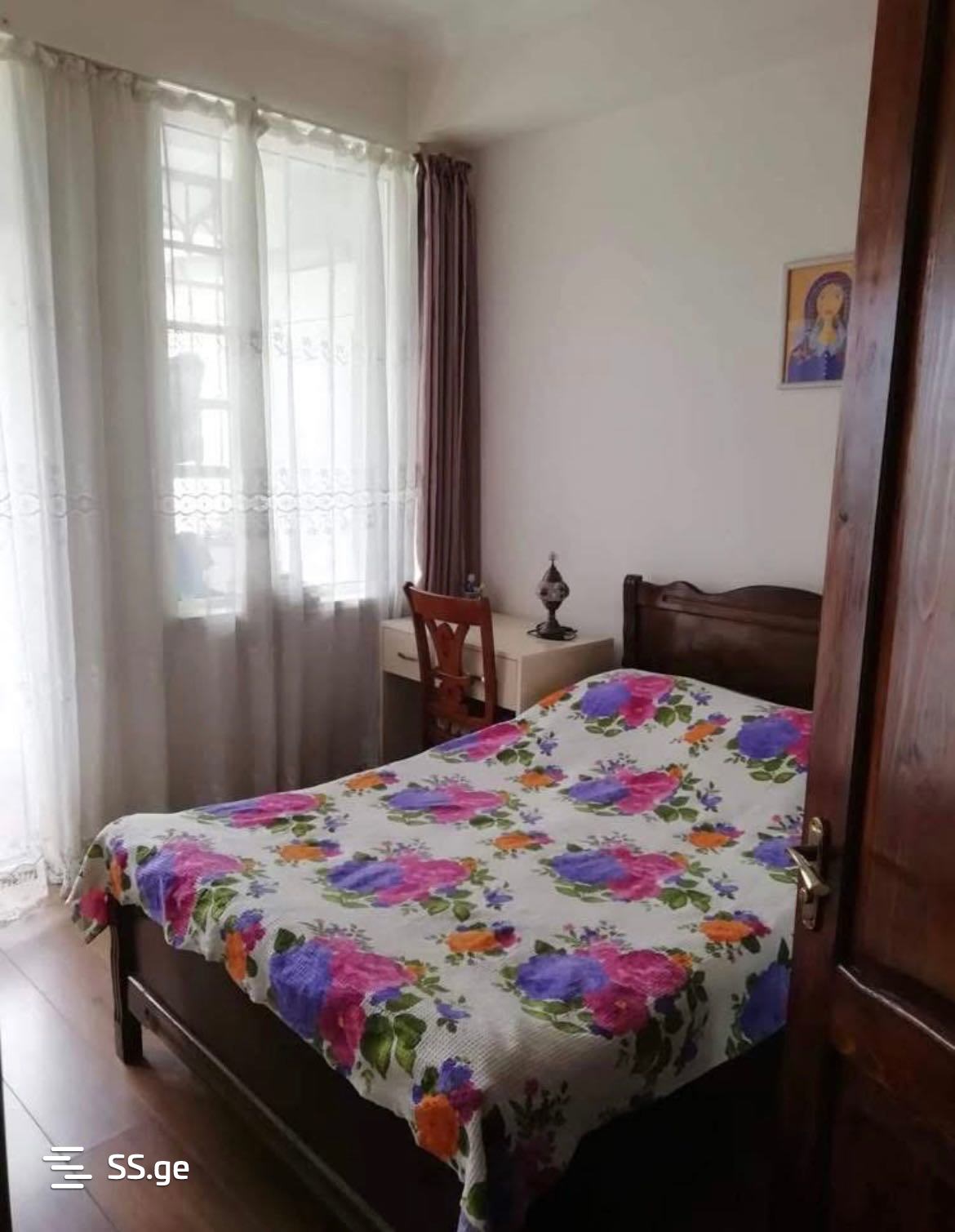 E. Botsvadze st. 12 - 4 rooms