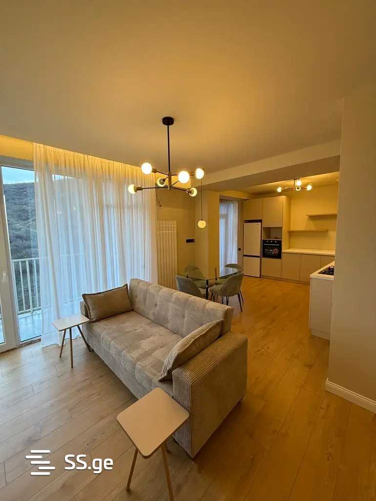 Arzakan Emukhvari st. - 5 rooms