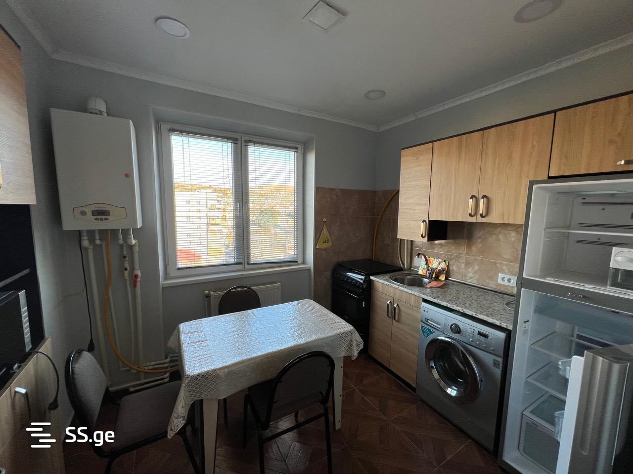 zestaponi st. 18 - 3 rooms