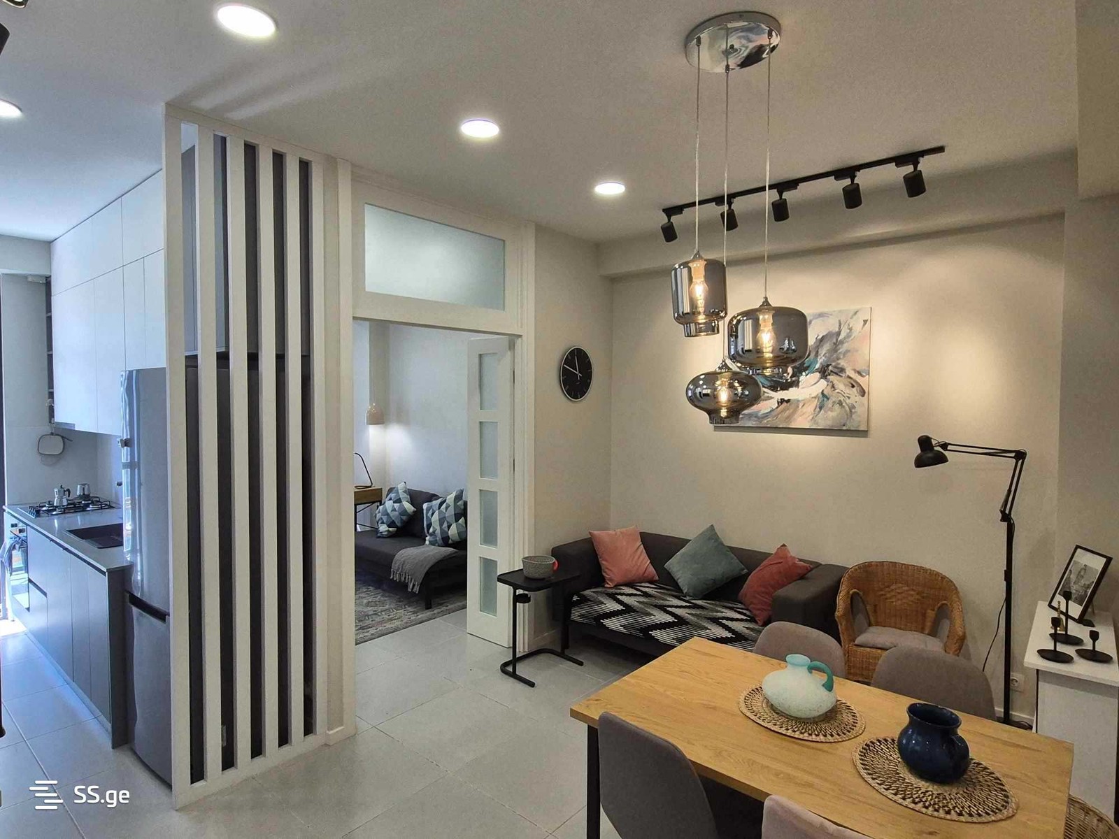 Kosmonavtebi coast 91 - 3 rooms