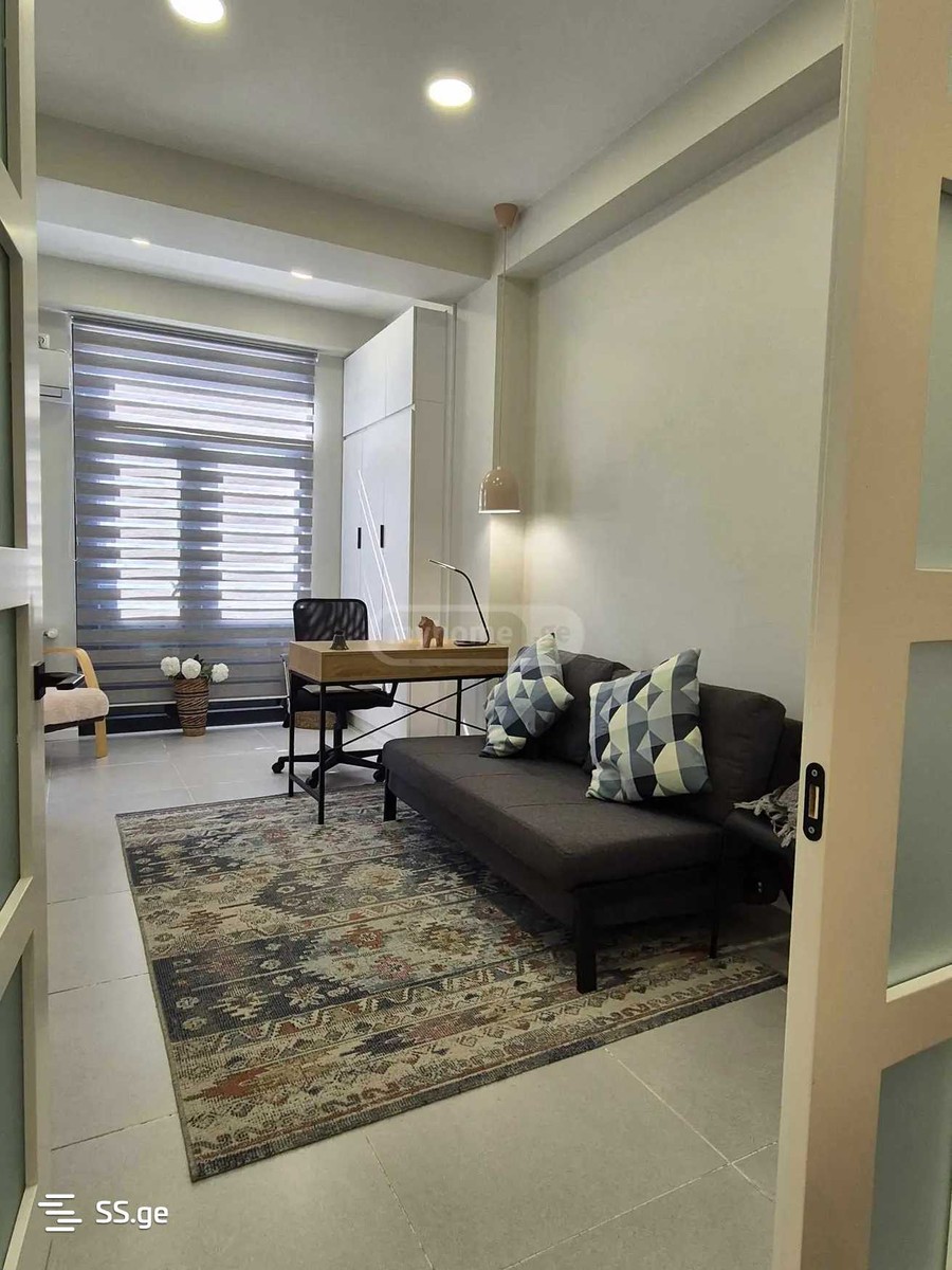 Kosmonavtebi coast - 3 rooms