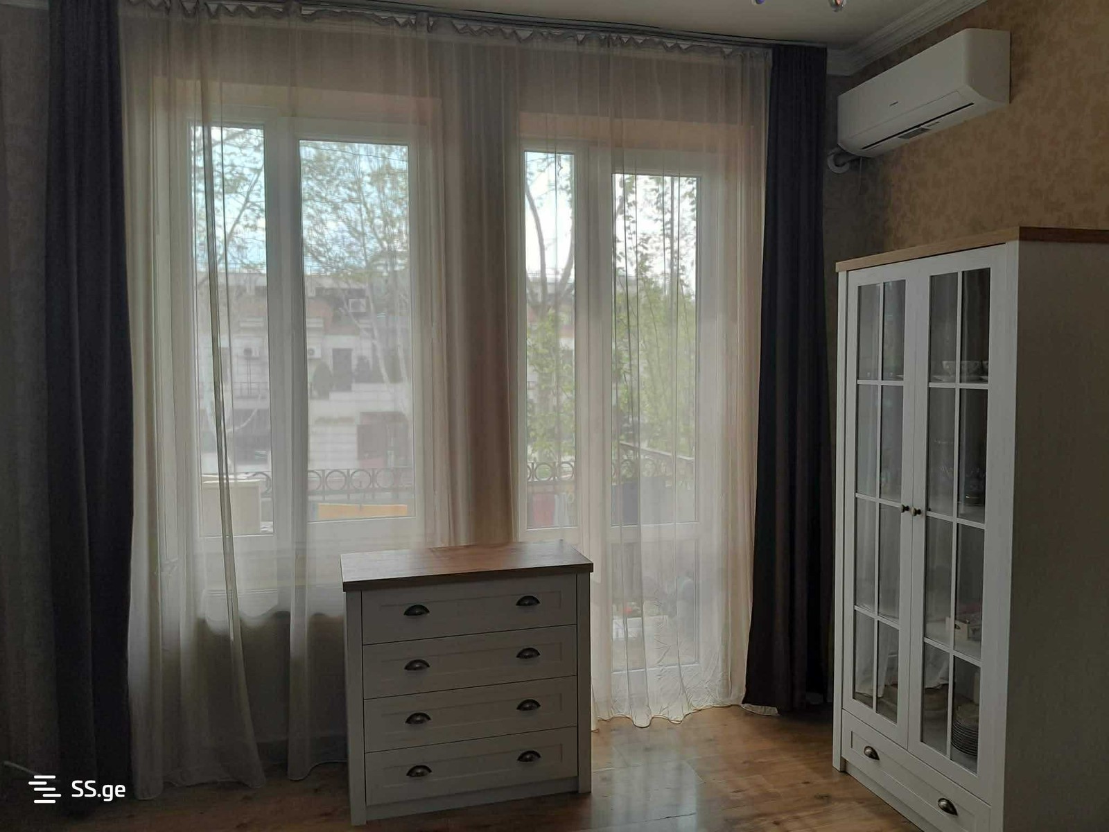 a.wereTlis avenue 77 - 2 rooms