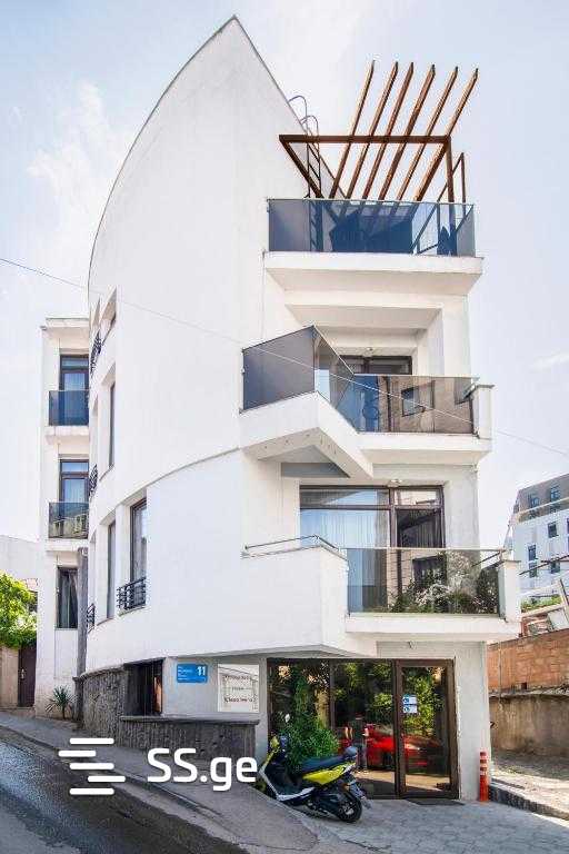 Natia Bashaleishvili st. 9 - 8 rooms