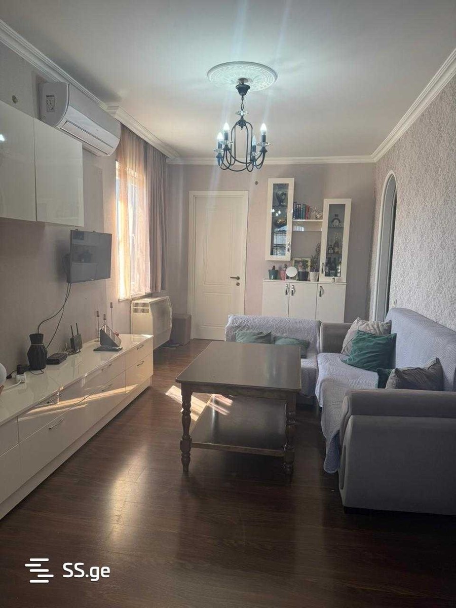 Beri Gabriel Salosi Ave. ფრესკოსთან - 3 rooms