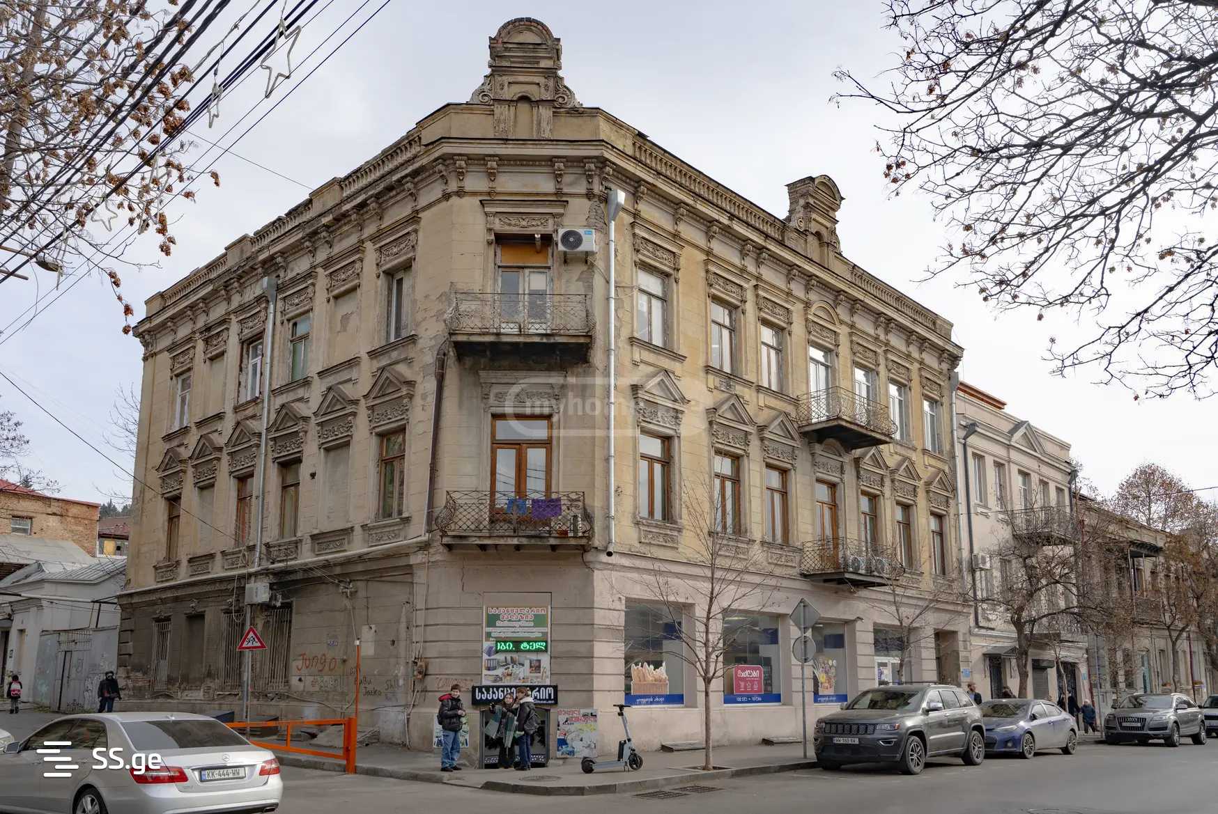 chitaia st. 17 - 1 rooms