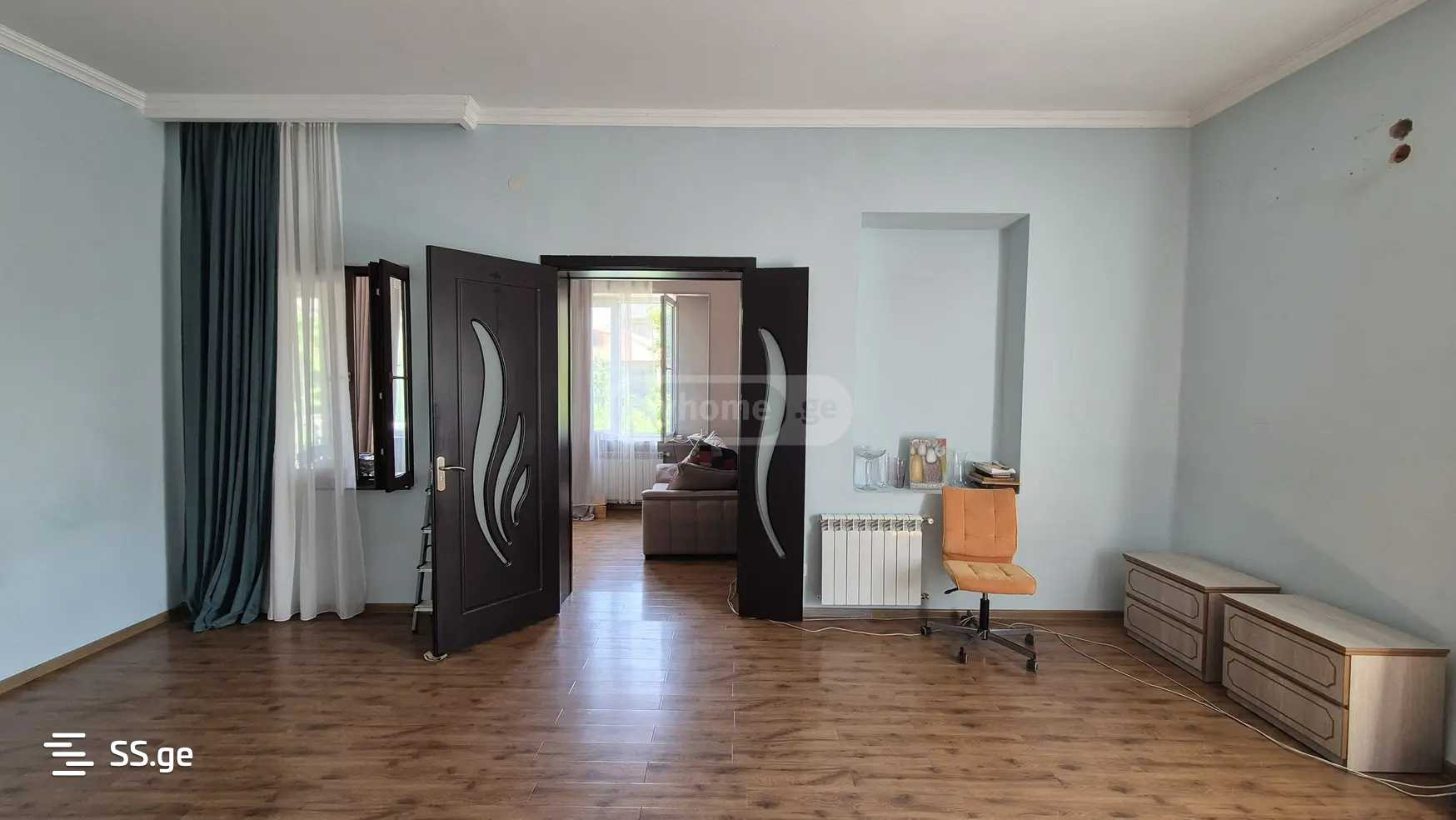 v. chikovani st. 14 - 3 rooms