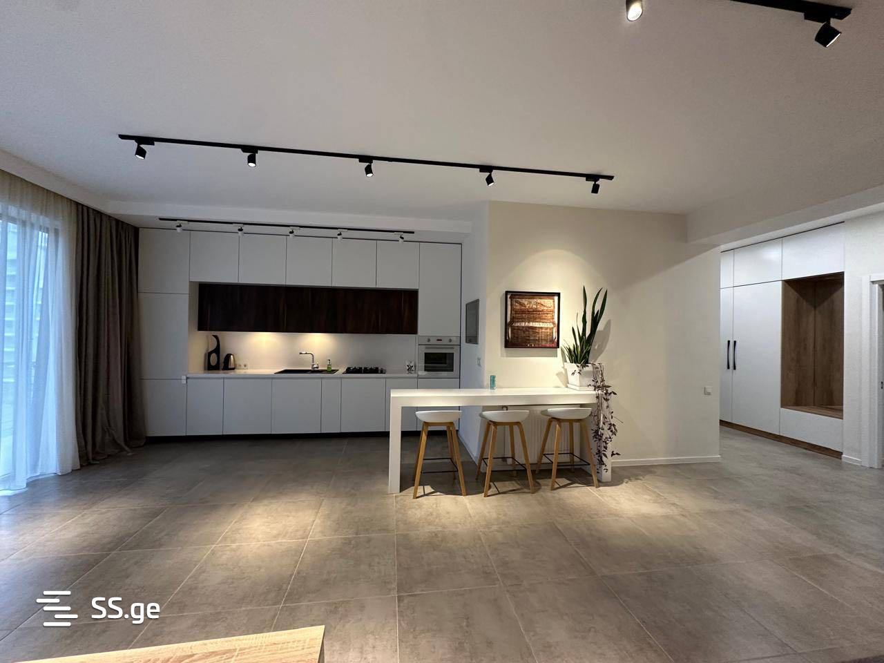 universiteti st. 17 - 3 rooms