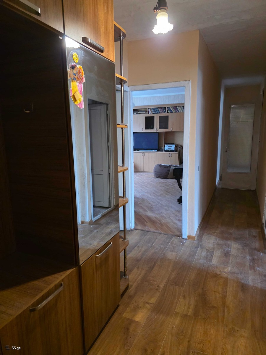 Sukhishvili st. 304 - 5 rooms