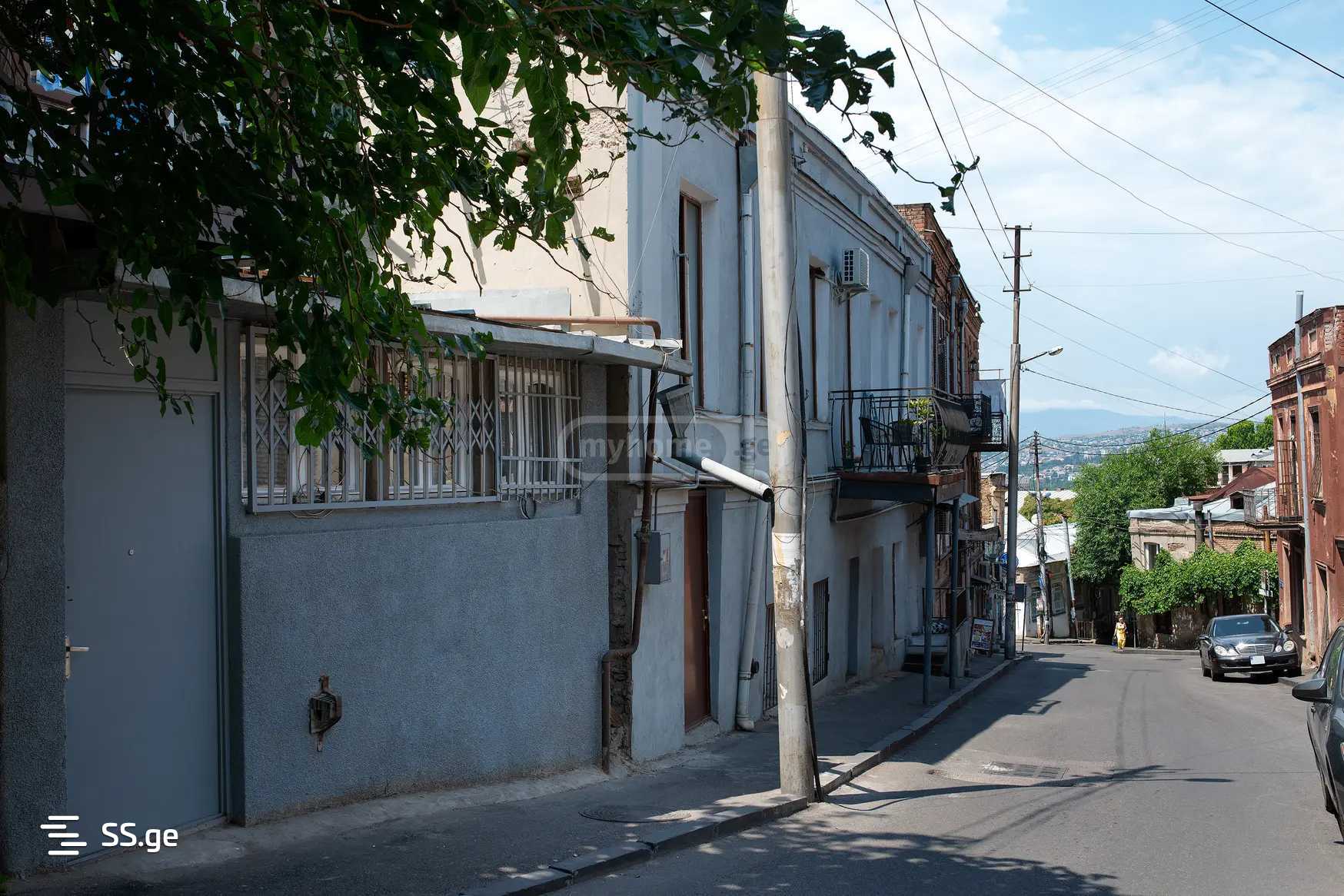 besiki st. 21 - 2 rooms