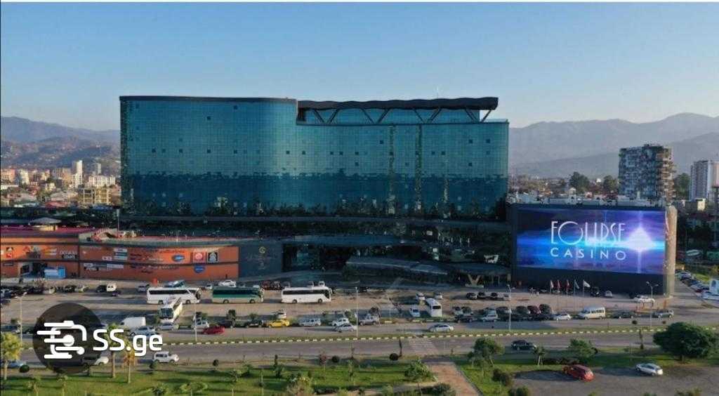 Lech and Maria Kaczynski street 1 - 3 rooms