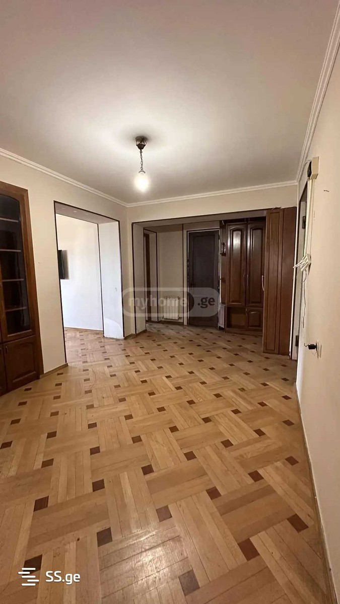 B. Zghenti St. 100 - 4 rooms