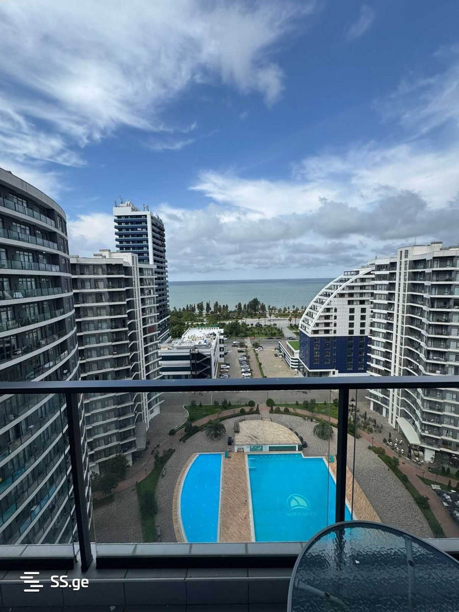 Lech and Maria Kaczynski street 0 - 1 rooms